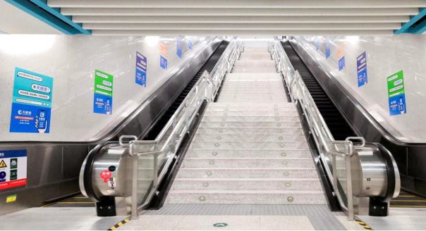 地铁出入口海报